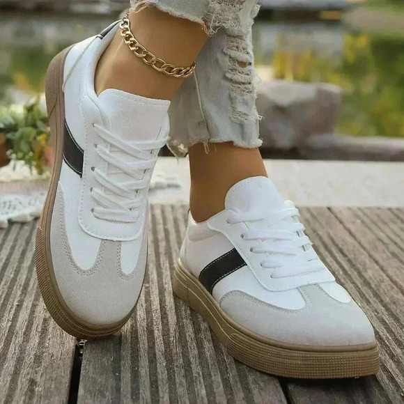 Black Sporty Women's Lace-Up Color Block Athleisure Sneakers - Picture 6 of 6